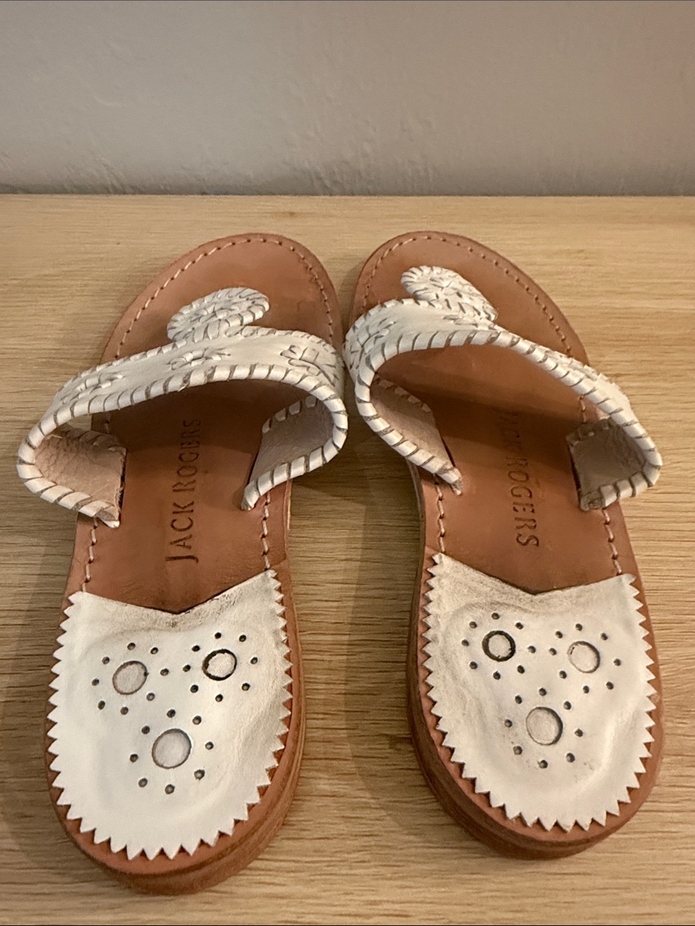 Jack Rogers White Leather Floral Thong Sandals Size 7.5 - Picture 4 of 7